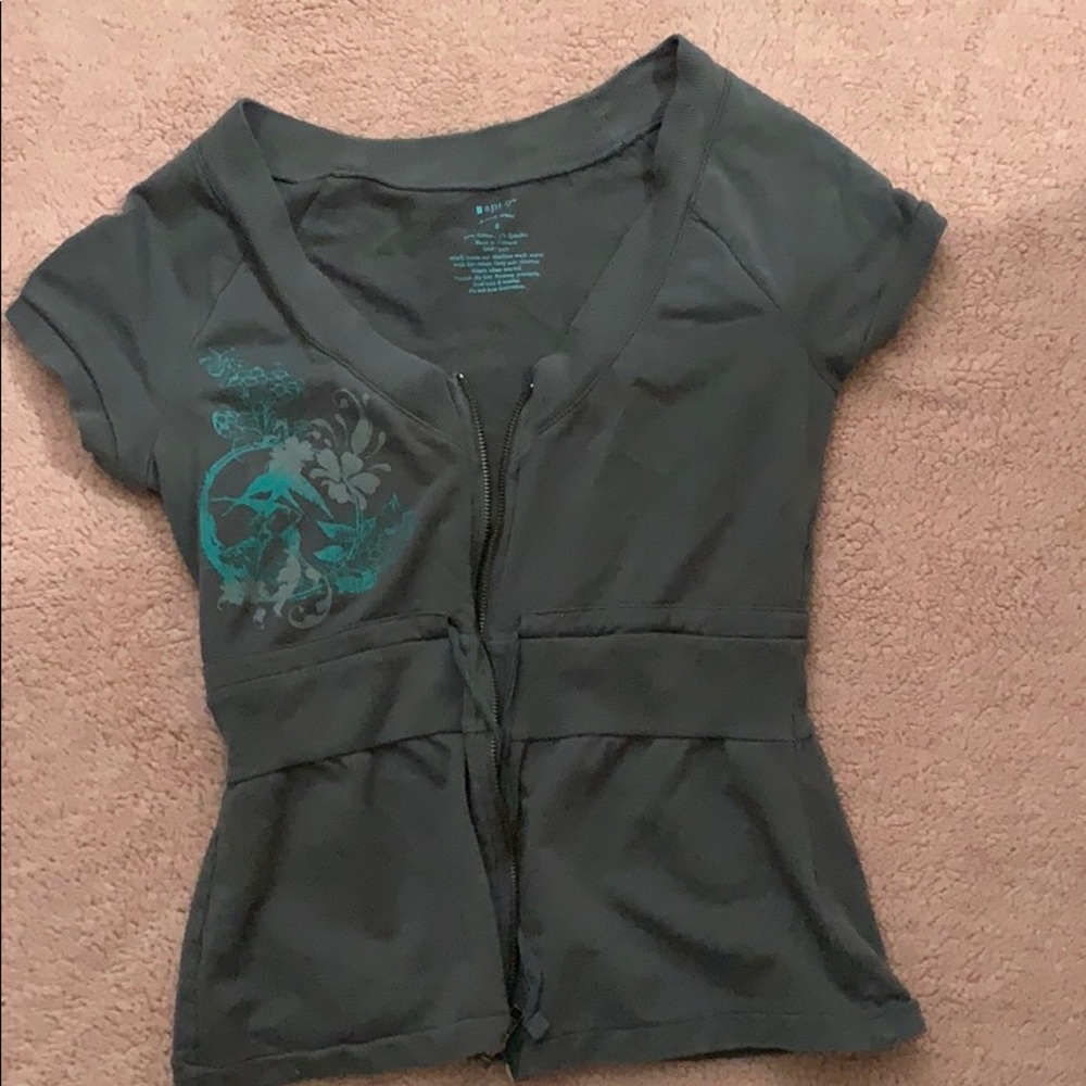 Athletic shirt